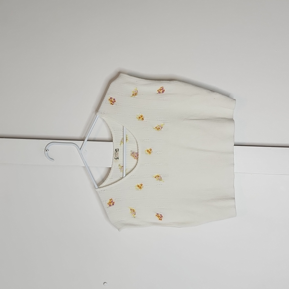Free People floral embroidered crop top medium